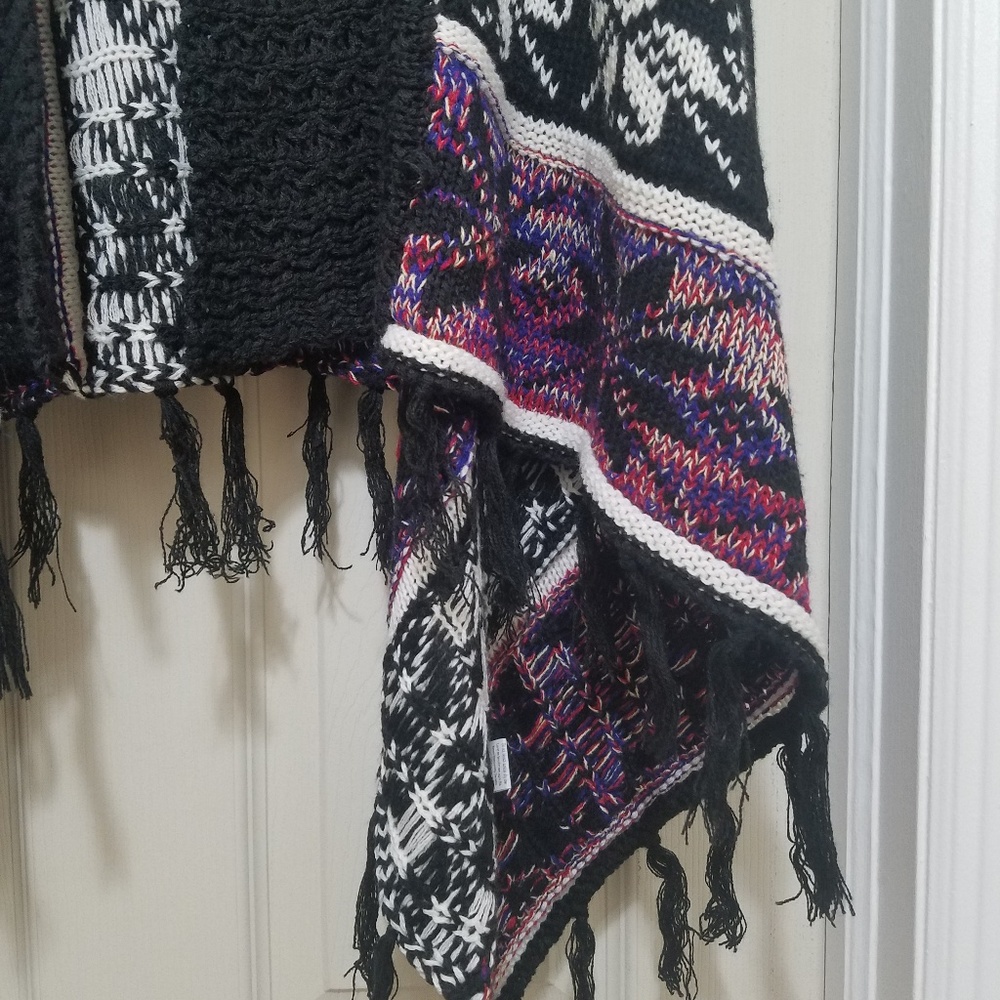 Asymetrical Fringe Sweater - Picture 3 of 4